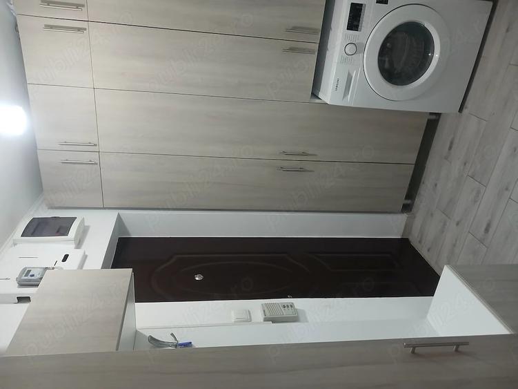 Garsonieră decomandată în Vest