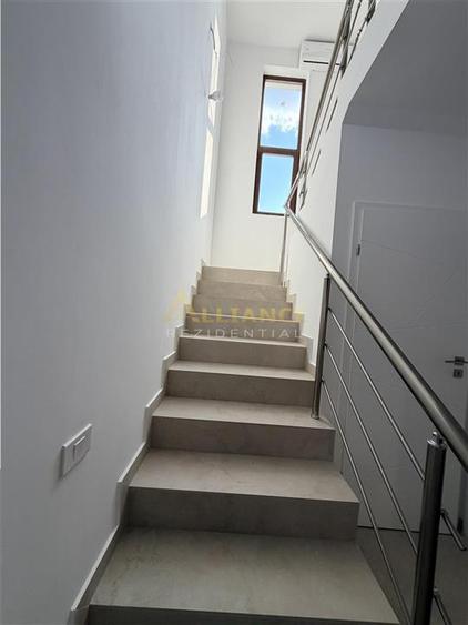 Casă individuală cu 5 camere cu Teren 250 Mp în Berceni