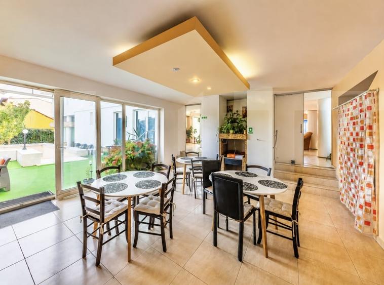 Casă individuală cu 7 camere cu Piscina în Girocului