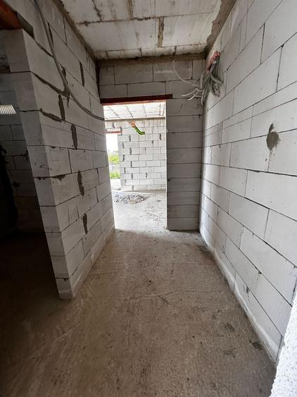 Casă individuală cu 6 camere cu Canalizare în Est
