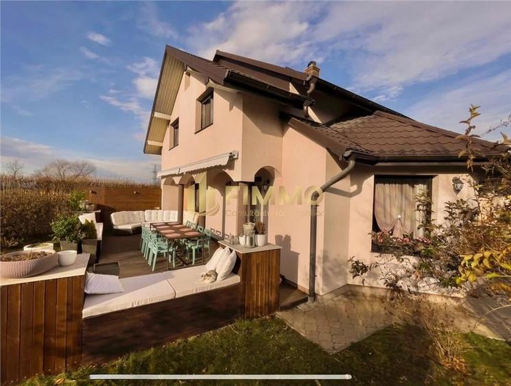 Casă individuală cu 7 camere cu Garaj în Sfântu Ilie