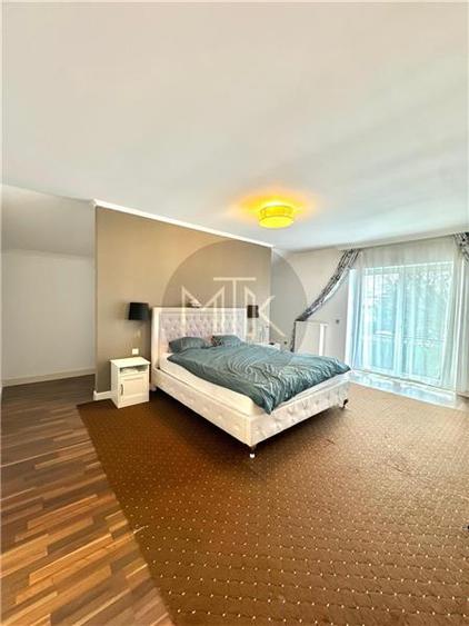 Duplex cu 8 camere cu Canalizare în Iancu Nicolae