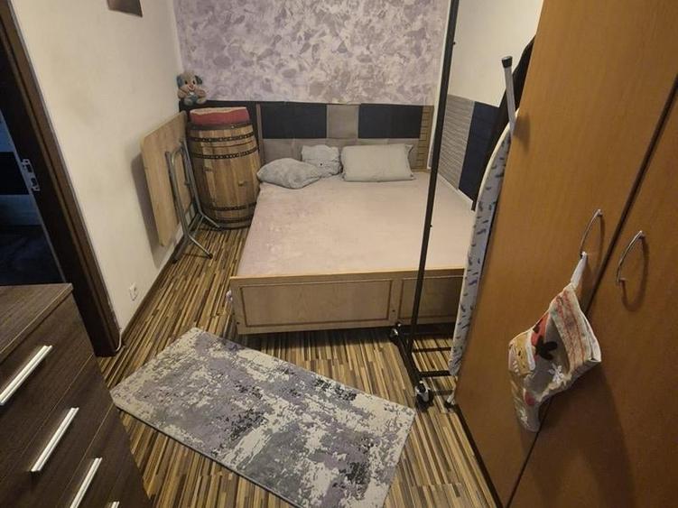 Apartament cu 3 camere semidecomandat, mobilat în Valea Rosie