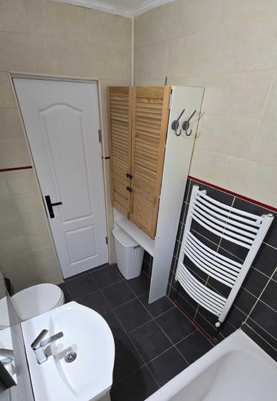 Apartament cu 3 camere decomandat în Girocului