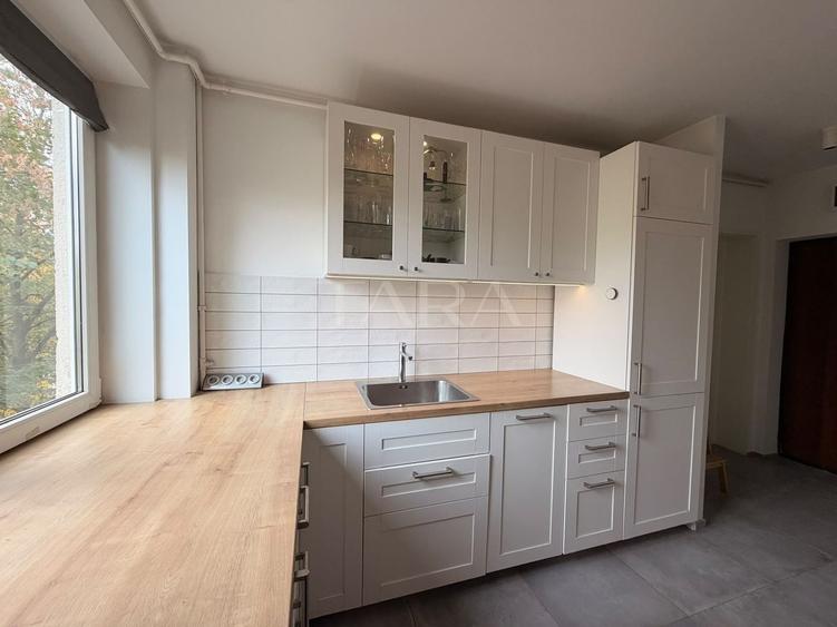 Apartament cu 3 camere semidecomandat, mobilat în Gheorgheni