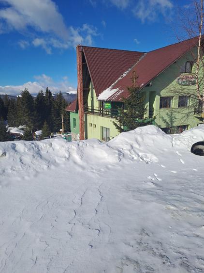 Casă cu 15 camere în Rânca