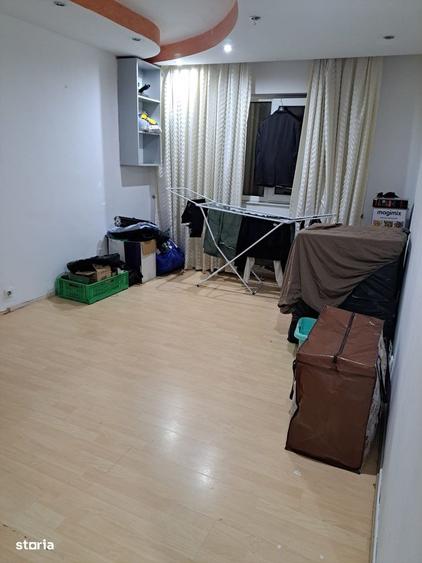 Apartament cu 3 camere în Decebal