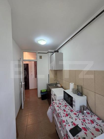 Garsonieră decomandată, mobilată în