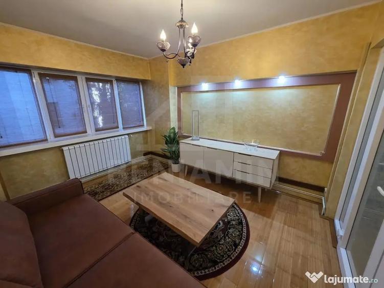 Apartament cu 4 camere semidecomandat în Central