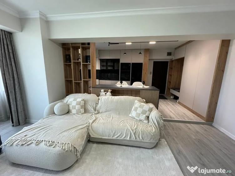 Apartament cu 4 camere decomandat în Central