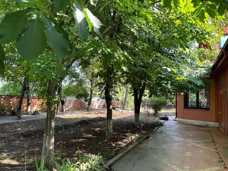 Casă individuală cu 5 camere cu Canalizare în Central