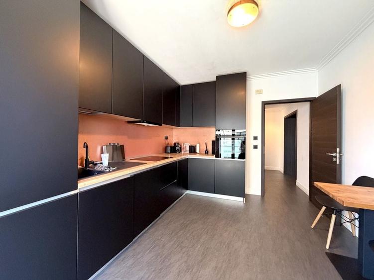 Apartament cu 4 camere decomandat, mobilat în Tei