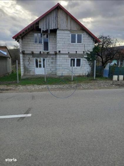 Casă cu 3 camere în Domnești