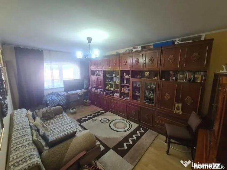 Apartament cu 3 camere decomandat în Câmpina