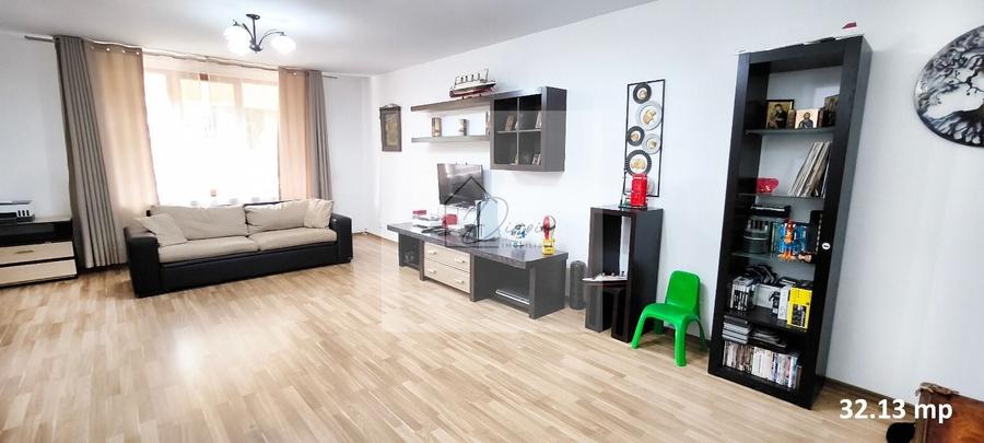 Casă individuală cu 7 camere cu Canalizare în Central