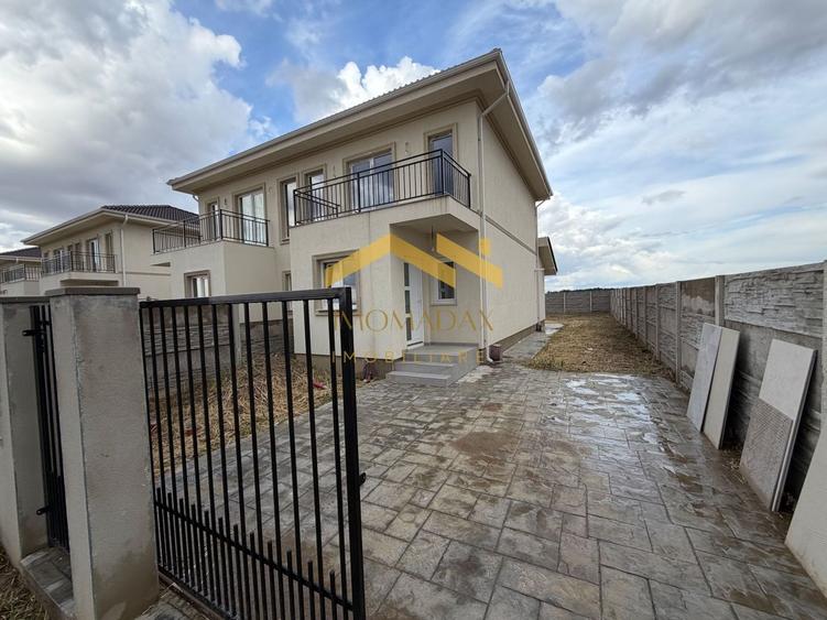Duplex cu 3 camere cu Canalizare în Bucovăț (Remetea Mare)