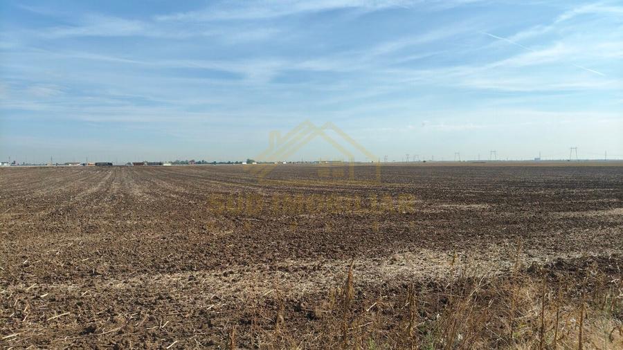 Teren agricol extravilan de 40000 mp, în Central