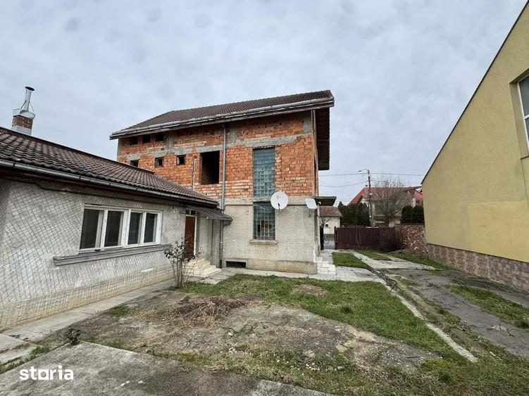 Casă cu 8 camere cu Teren 622 Mp în Titulescu