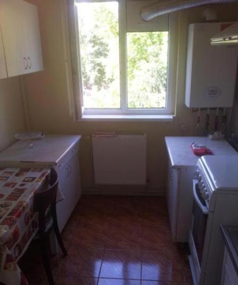 Apartament cu 4 camere decomandat în Drumul Taberei