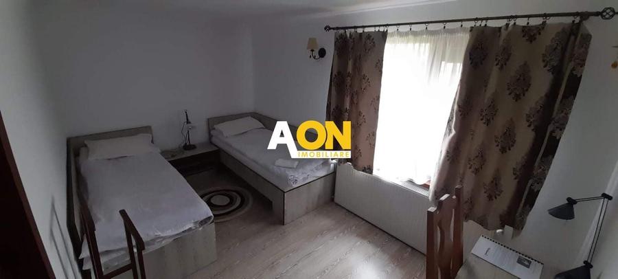 Casă individuală cu 8 camere cu Canalizare în Vadu Moților