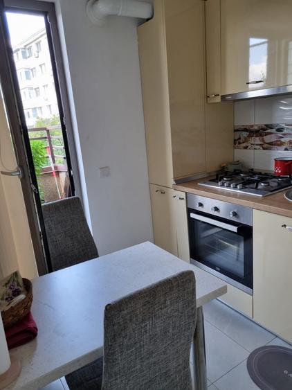 Apartament cu 2 camere decomandat în 1 Mai