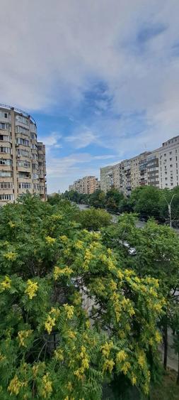 Apartament cu 3 camere decomandat în Crângași