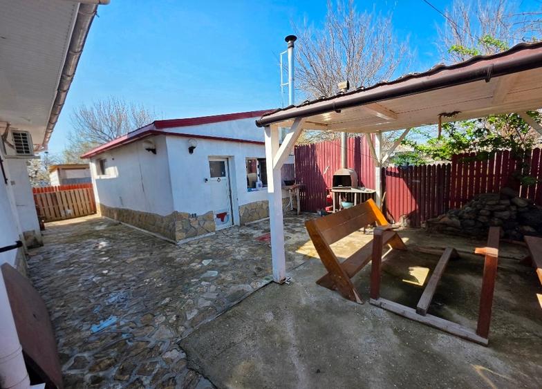 Casă individuală cu 4 camere cu Canalizare în Braniștea