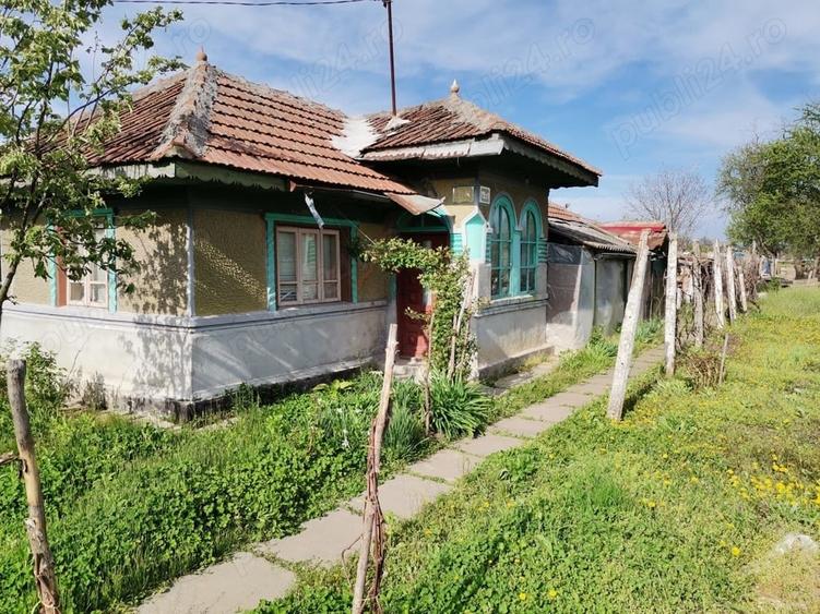 Casă cu 2 camere cu Teren 1411 Mp în Lipia
