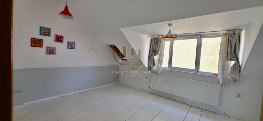 Apartament cu 4 camere decomandat în Central