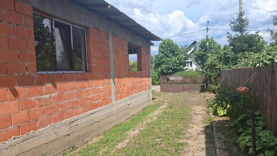 Casă cu 4 camere în Argeșelu