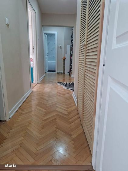 Apartament cu 4 camere decomandat în Central