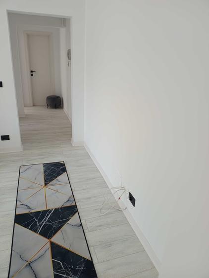 Apartament cu 4 camere semidecomandat în Central