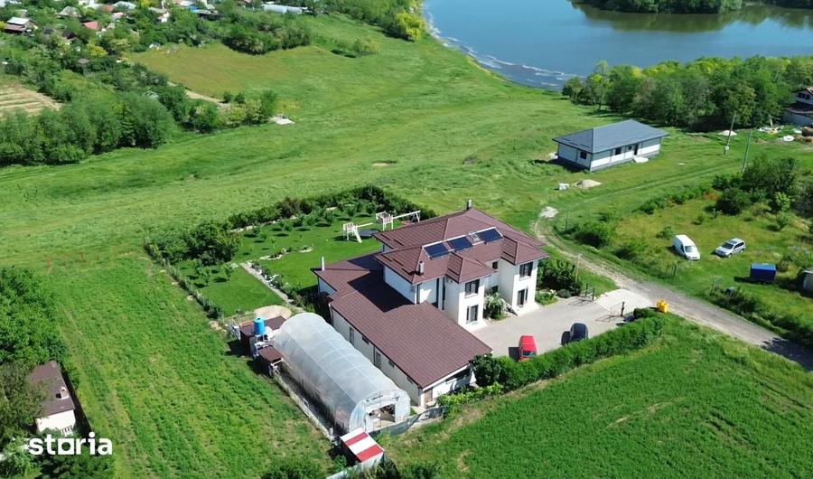 Casă cu 7 camere cu Teren 2000 Mp în Gostilele
