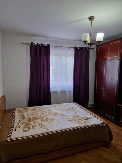 Apartament cu 3 camere decomandat în 7 Noiembrie