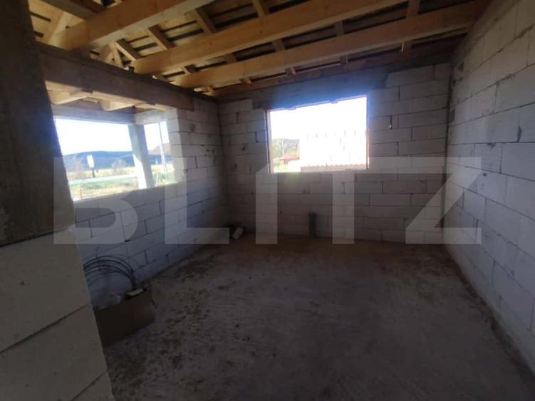 Casă individuală cu 4 camere cu Teren 1000 Mp în Jelna