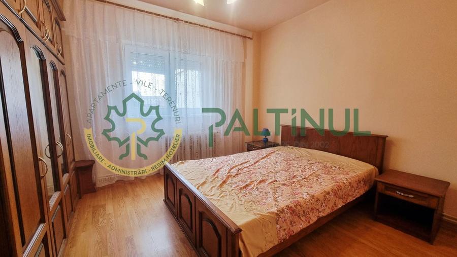 Apartament cu 4 camere decomandat, mobilat în Central