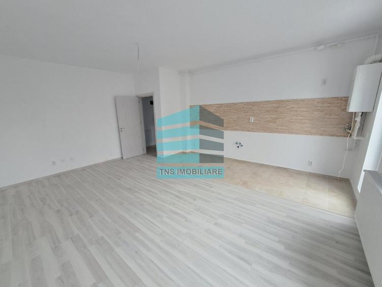 Apartament cu 4 camere decomandat în Titan