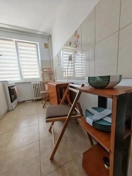 Apartament cu 2 camere decomandat, mobilat în Titan