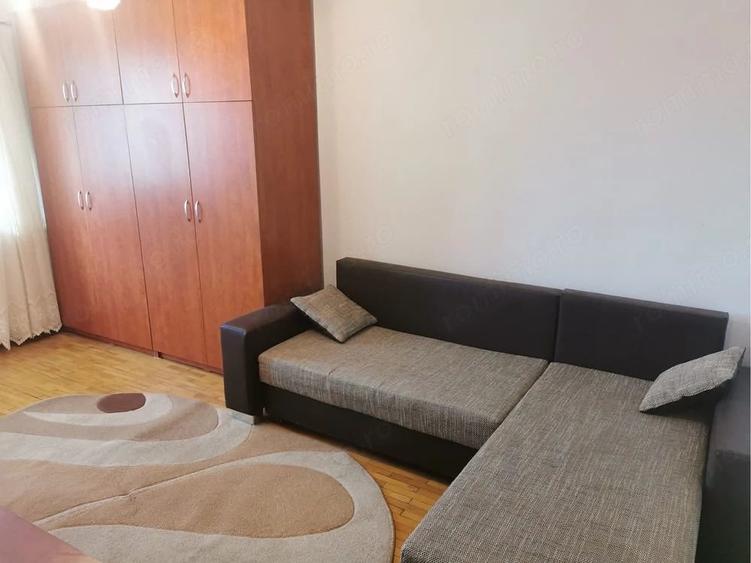 Garsonieră decomandată în Central