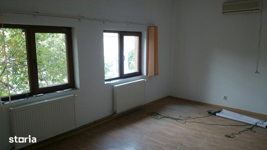 Casă cu 4 camere cu Teren 70 Mp în Central