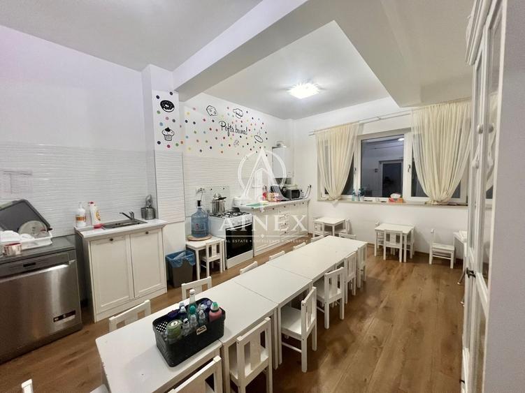 Casă individuală cu 8 camere cu Canalizare în Dumbrăvița