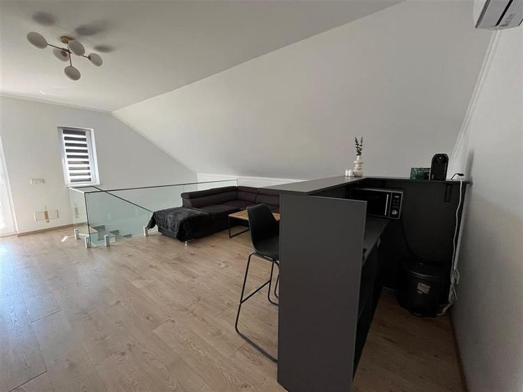 Casă cu 6 camere cu Teren 660 Mp în Sânmartin