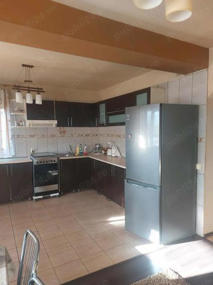 Casă cu 5 camere cu Teren 1100 Mp în Vlădești