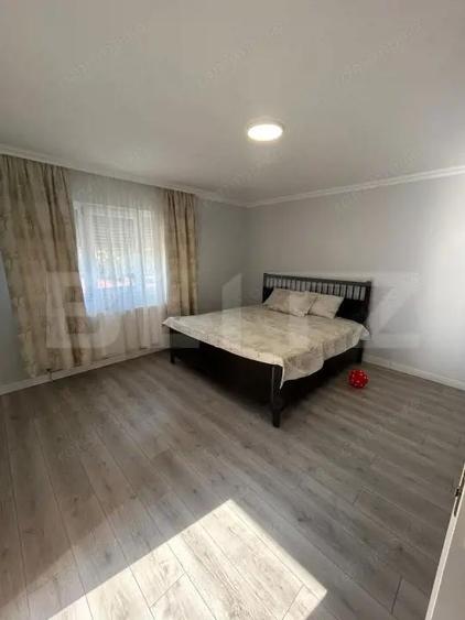 Casă cu 8 camere cu Teren 1000 Mp în Moșnița Veche
