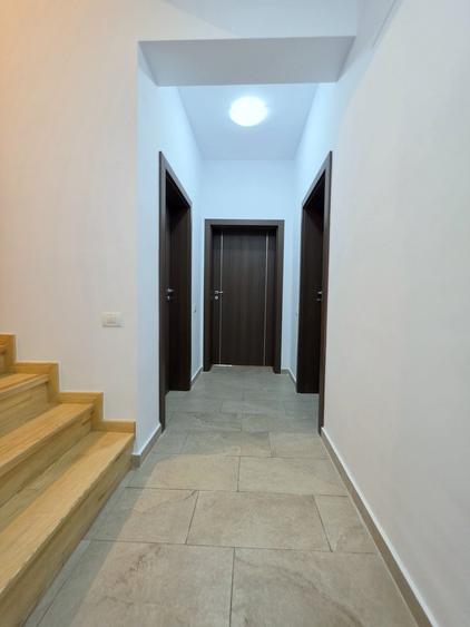 Casă individuală cu 4 camere cu Garaj în Lacul Morii