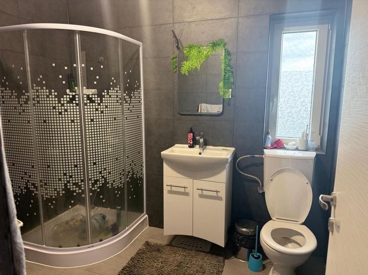 Casă cu 4 camere în Poarta Albă