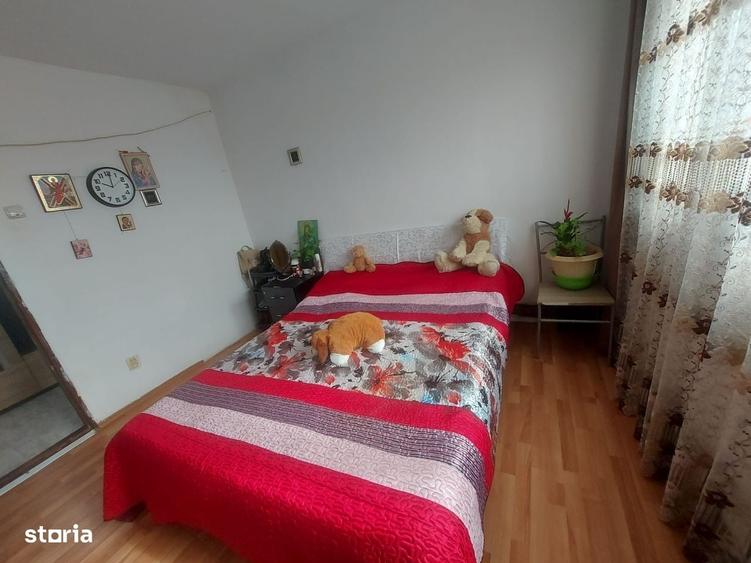 Apartament cu 3 camere decomandat în Micro 11