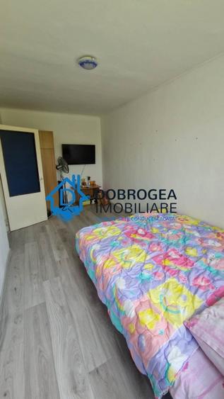 Apartament cu 3 camere decomandat în Păcii