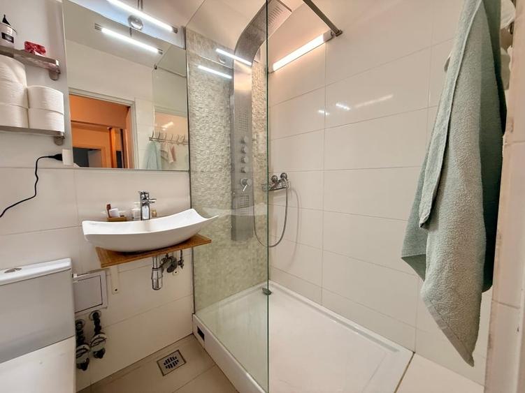 Apartament cu 4 camere decomandat, mobilat în Drumul Taberei