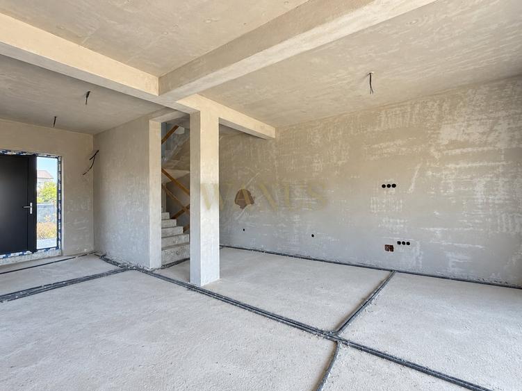 Duplex cu 6 camere cu Canalizare în Chinteni